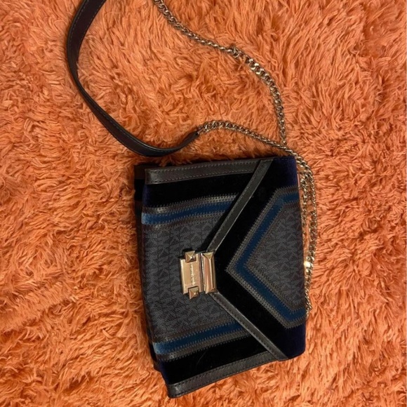 Michael Kors blue crossbody bag. - Picture 2 of 5